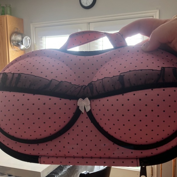 Adorable bralette shaped, pink and black accessory bag! - Picture 4 of 4